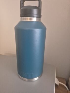 Yeti Teal Blue Insulated Rambler Bottle with Black Handle